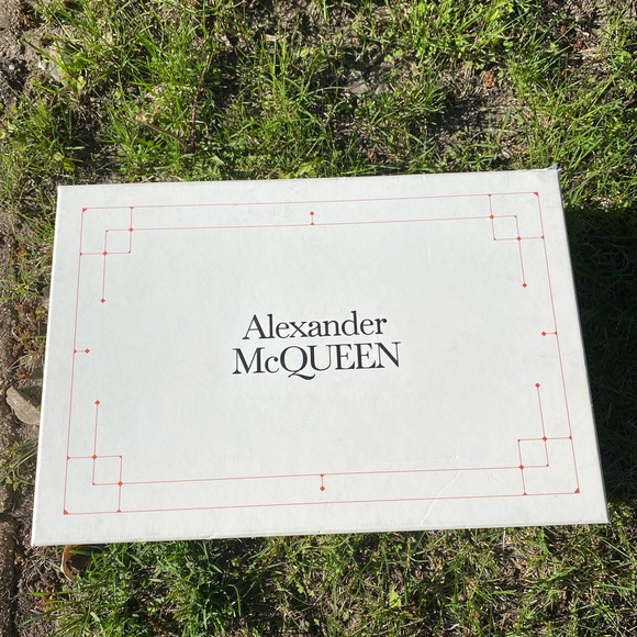 Alexander McQueen Paris in Blue - Picture 10 of 12